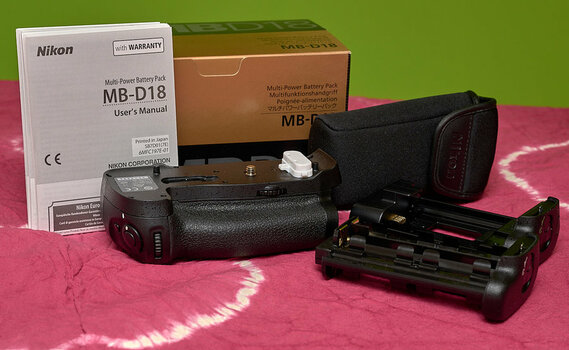 Nikon MB-D18 mit Restgarantie