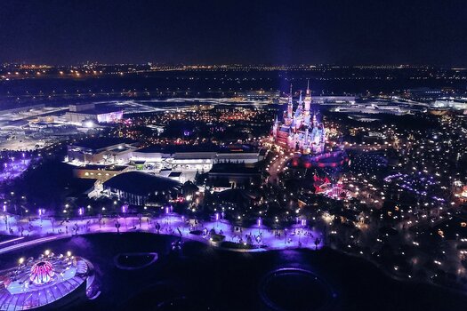 Disneyland bei Nacht - Beispiel für Drohnenfotografie