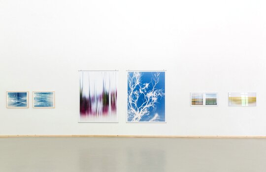 Blick in die Ausstellung von Jürgen Strasser in der Orangerie in München