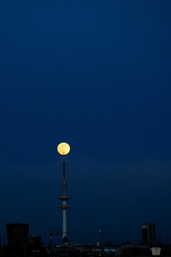 Mond HH Skyline01.jpg