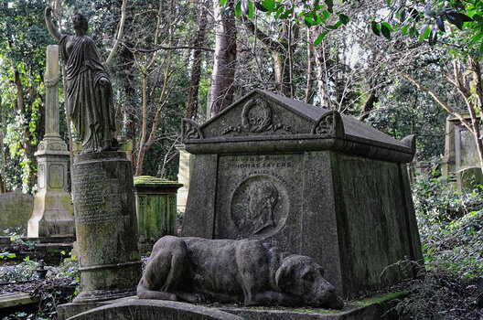 London_Highgate-Cemetery-(18)_DxO.jpg