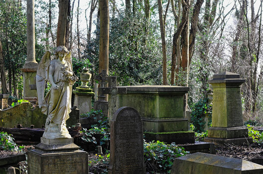 London_Highgate-Cemetery_2NF.jpg