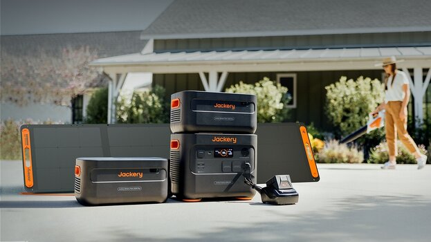 Das Solargenerator Set 6000 mit Solar Generator 2000 plus, zwei Battery Packs, Solarpanel 