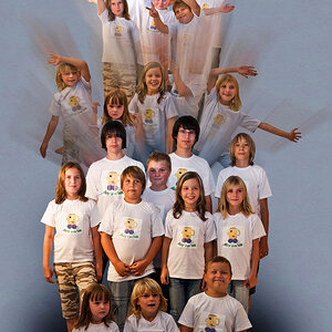 Kinder1
Composition für ein Fotobuch einer Freundin das ich gestaltet habe. An diesem Projekt haben knapp 60 Personen (Erwachsene und Kinder) teilgeno