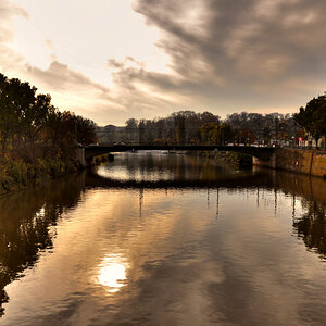 Neckar (HDR)
Überlagerung aus 2 separaten Bildern
f22, 1/2s + 1/1600s, ISO 200
(Photomatix Pro 3.1Beta)