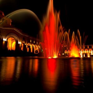 Ein HDR das ich kuerzlich nachts in Yerevan vor dem Museum auf dem Republic Square gemacht hab. Es besteht aus 7 Bildern. Die Fontaenen haben zwischen