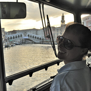 DSC0449 NF-F
auf dem Vaporetto vor der Rialto-Brücke