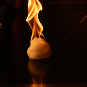 Schneeball in Flammen