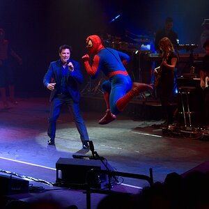 John Barrowman, London, Okt. 2010
Der Mann ist ein Flummi - und das 2,5h lang ...
NICHT der Spiderman, der Typ in ganzblau ;o)