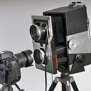 Fröhlich 4x5 inch Studio Kamera gegen Fuji S3 Pro der Vorgänger meiner D300!