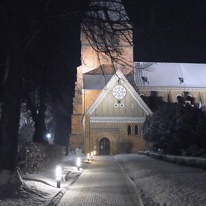Ratzburger Dom Anfang Dezember 2010, aufgenommen mit der Nikon Coolpix P7000 aus freier Hand mit Iso 1600!