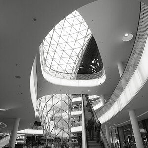 "My Zeil" in Frankfurt
Nikon D300, Tokina 12-24mm bei 12mm