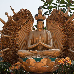 Ein Buddha im Tempel der 1000 Buddhas in Hong Kong