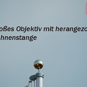 Mit großem Objektiv herangezoomt fotografiert. Flecken kaum sichtbar.
Fotografiere ich ohne gezommt zu haben, sieht man die Flecken genauso wie mit de