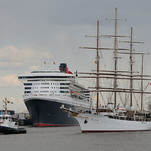 QM2 und Sea Cloud im Hafen Hamburg
DSC 2073