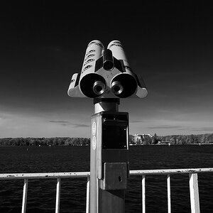 Muenzfernglas am See