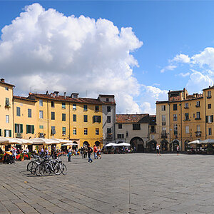 Lucca - Piazza dell'anfiteatro, September 2010