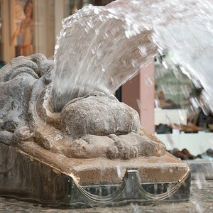 201104165008 - Brunnen auf dem Marktplatz in Mainz