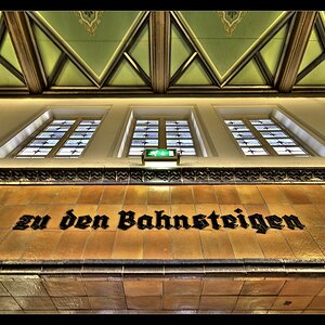 Abfahrt.
Bahnhofs-Impressionen II