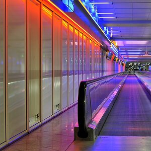1 km Laufbänder im Terminal 1