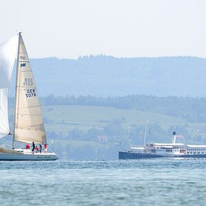 Internationale Bodenseewoche 2011
Dampfschiff Hohentwiel umfährt die Regatten 
DSC 2490
