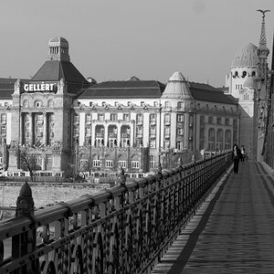 Hotel Gellért von der Freiheitsbrücke aus gesehen