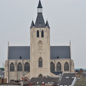 Onze-Lieve-Vrouw-over-de-Dijlekerk (Liebfrauenkirche) bei Tag