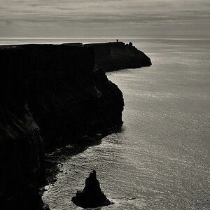 X 0133 Irland 2011 the cliffs against the light