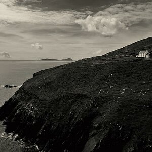 X 0109 Irland 2011 cottach near the sea