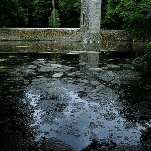 X 0009 Irland 2011 tower and lake