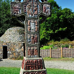 X 0026 Irland 2011 high cross in heritage park