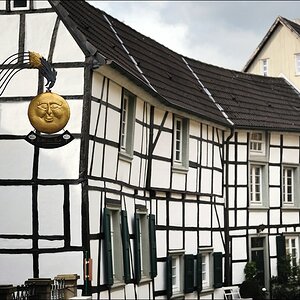 Hattingen 17.09.2011 - Kirchplatz mit Sonnenschild