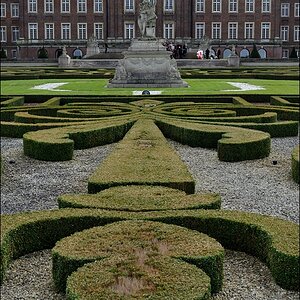 13.08.2011 - Nordkirchen - Rabatte vor dem Schloss