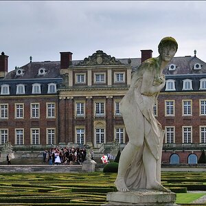 13.08.2011 - Nordkirchen - Figur vor Schloss