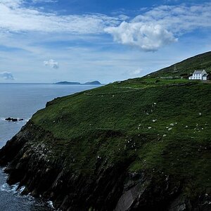 X 0109 Irland 2011 cottach near the sea