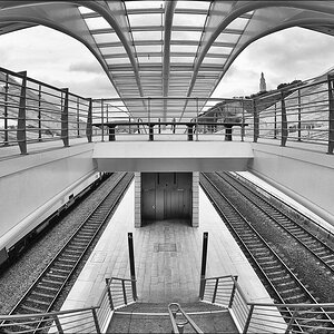 Über dem Bahnsteig