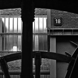 Friday Night - 28.10.2011 -Seilscheibe an Gebäude No. 18