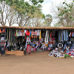 Klamottenladen in Mfuwe
6155