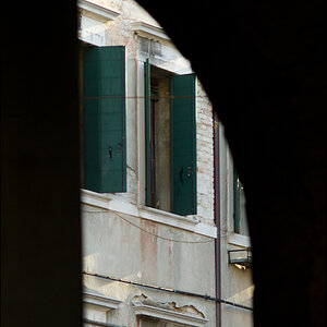 L1057782