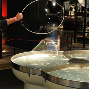 Seifenblase kurz vor dem Zerplatzen (Swiss Science Center Technorama)