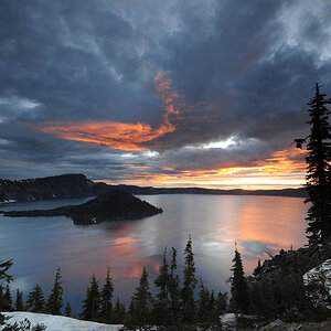 D33 7393 1024 Sunrise at Crater Lake
