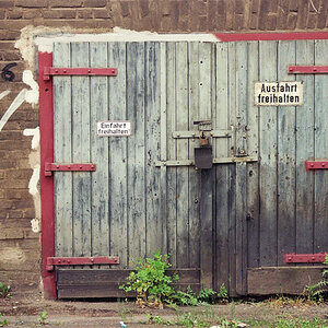 Tor 01
Nikon F5, 85/1,8
KODAK200 Negativ