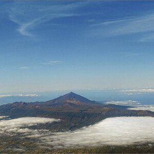 Blick auf Teneriffa, La Palma, La Gomera und El Hierro mit der Nikon AW-100 aus mehreren Kilometern Höhe durch ein beschlagenes Seitenfenster...