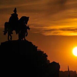 Deutsches Eck in Koblenz
Zusammenfluß von Rhein und Mosel

Reiterstandbild Kaiser Wilhem I