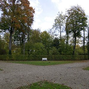 SchlHe09 013 Bank