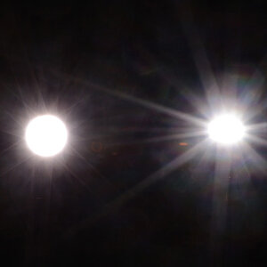 Godox vs Nikon Flash