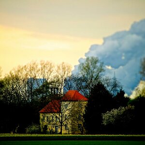 Tiltshift, mir gefiel der Kontrast zwischen dem Hof und dem Kraftwerk im Hintergrund
