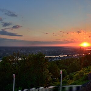 DSC0121 NF-F
Blick auf Bonn und das Rheintal vom Petersberg aus
D800, 1.4/24mm, 1/3s, f/14