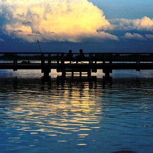 Anleger an der Nordsee. Titel: Gespräch unter Freunden