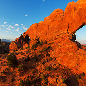North Window mit Turet Arch